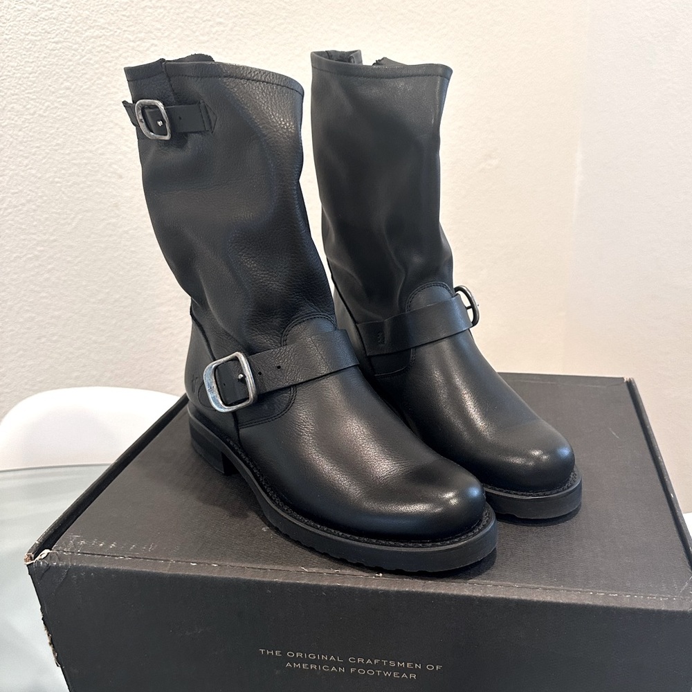 NWT - FRYE Veronica Short Slouchy Boots - Size 8